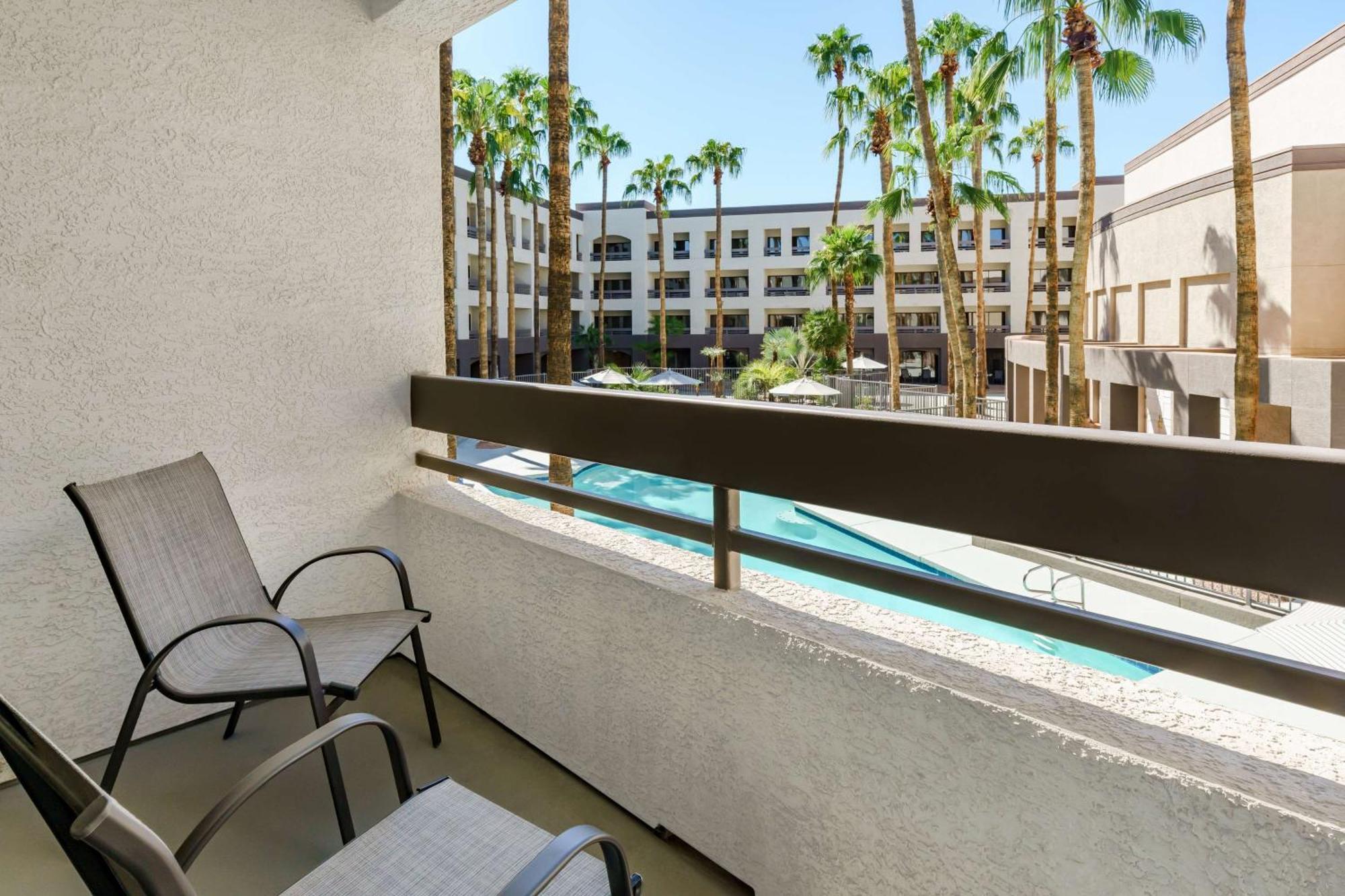 Hilton Phoenix Airport Extérieur photo