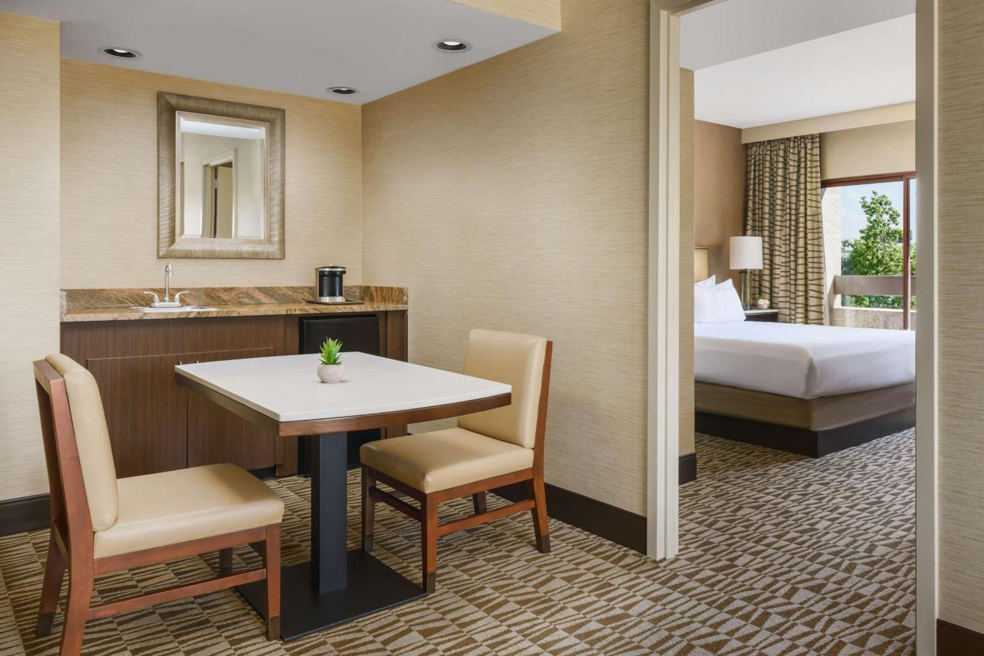 Hilton Phoenix Airport Extérieur photo